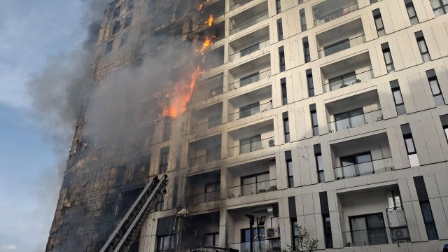 Djegia e pallatit, Prokuroria e Tiranës merr në pyetje pesë fëmijë!