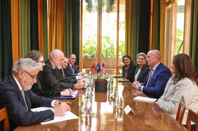 Vizita në Shqipëri, ambasadori i SHBA në NATO zbulon detaje nga takimi me Ramën dhe pse vizitoi bazën ajrore të Kuçovës