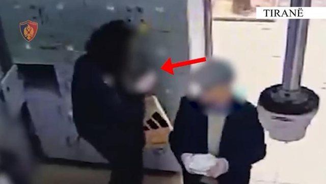 Ndodh në Tiranë/ Grabiti 40 mijë paundë nga dollapi i marketit, rrobaqepësja i vjedh dhe përfundon në pranga! (VIDEO+EMRI)