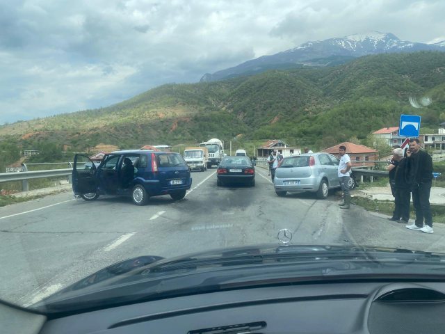 Aksident i trefishtë në Peshkopi, 3 të plagosur!