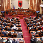 Çfarë votoi PS në Kuvend, dy ndryshimet në projektligje për Gardën dhe arsimin: Kreun do e emërojë Kryeministri!