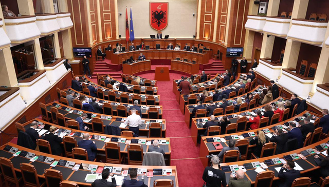 Çfarë votoi PS në Kuvend, dy ndryshimet në projektligje për Gardën dhe arsimin: Kreun do e emërojë Kryeministri!