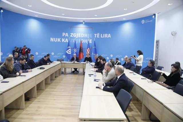 Gara për kreun e PD, sot në 12:00 skadon afati për kandidaturat