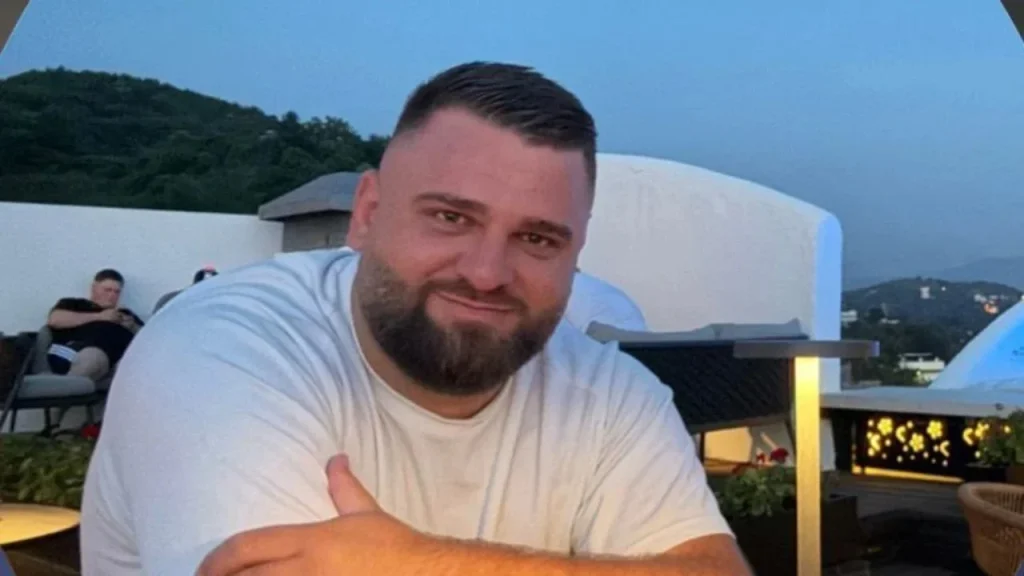 Vrasja e 30-vjeçarit në Memaliaj/ Seanca nisi 20 minuta me vonesë, “arrest në shtëpi” për dy të arrestuarit