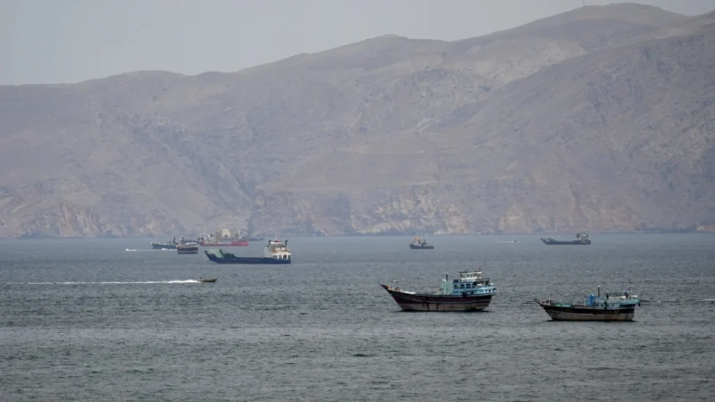 SHBA bllokon 42 anije me naftë në Ngushticën e Hormuzit, mbi 6 milionë dollarë humbje për Iranin