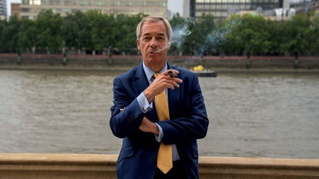 Anti-shqiptari Nigel Farage shkakton tërmet politik në Britani (dhe ky është një lajm i keq për emigrantët shqiptarë atje)