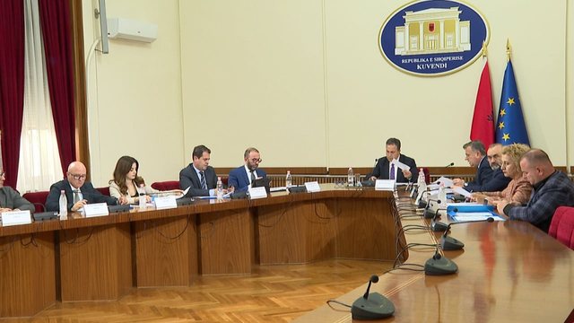 PS dhe opozita përplasen për miratimin e përshpejtuar të ligjeve të BE-së!