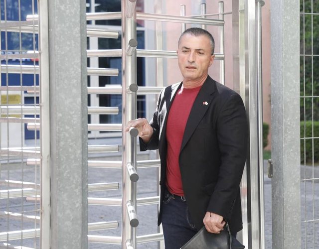 “E keni bërë si burg”- Tërmet Peçi del nga SPAK pas 2 orësh, nuk përgjigjet përse e thirrën