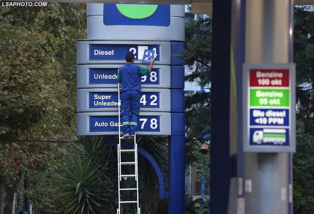 Bordi ndryshon çmimin e karburanteve/ Rritet nafta dhe benzina, ja sa shkon!