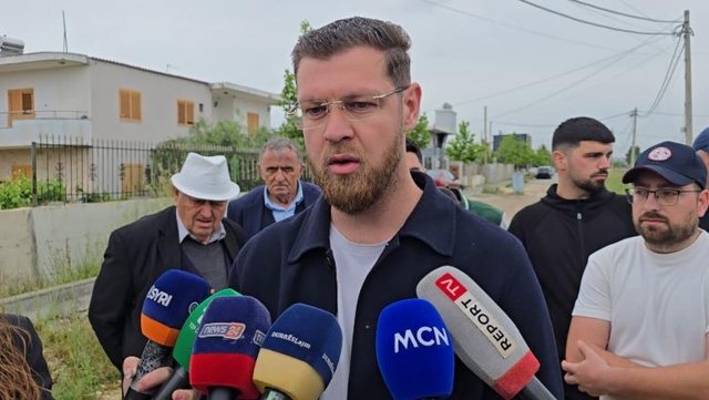 Aksidenti tragjik në Durrës, revolta e banorëve: Këtu ecin me 150 km/h e policia s’reagon. Ndërsa për një mur, të vinë 10 herë