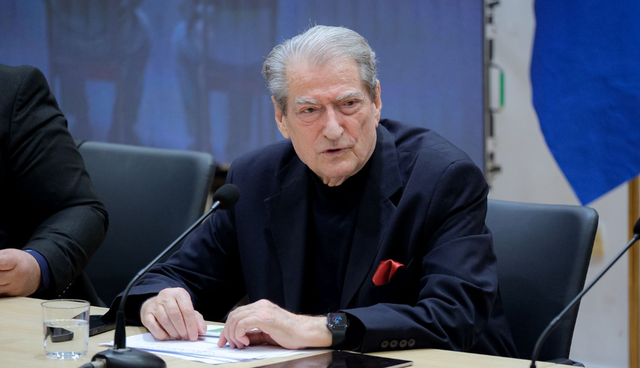 “490 mijë pensionistë bëjnë një jetë më të vështirë se në socializëm”, Berisha: Ne do këpusim nyjën gordiane