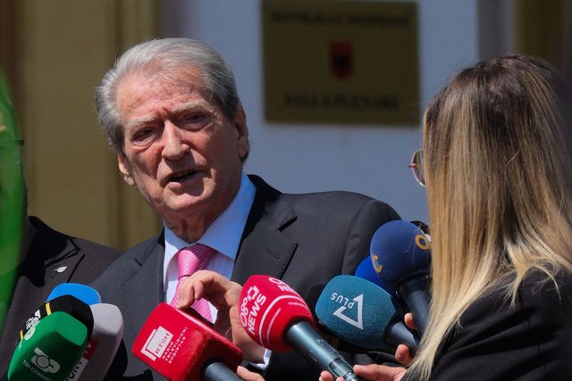 Berisha: Shqipëria rrezikon një gjobë 500 mln euro për konfliktin e Aeroportit të Vlorës
