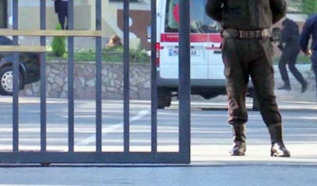 Gjendet i pajetë punonjësi i Gardës, dyshohet se vrau veten me armën e shërbimit (EMRI)