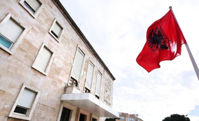 Nga pr/ligji për sigurimet shoqërore te dëmshpërblimi për blegtorët, vendimet e Qeverisë