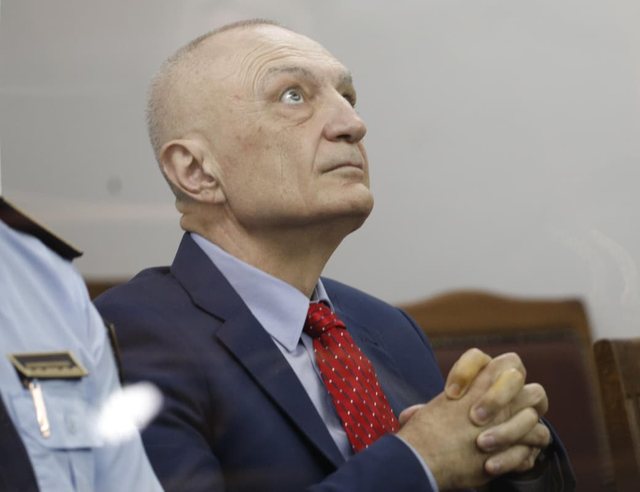 Shpenzimet e Kryemadhit me kartat e Shatkut, Ilir Meta: Unë jam i divorcuar, nuk mbaj përgjegjësi çfarë ka bërë ajo