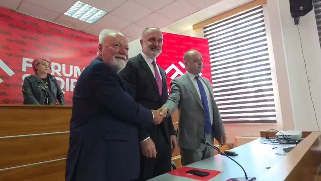 Kapitull i ri politik për shqiptarët në Mal të Zi: Bashkohen tre subjekte politike, shpallet zyrtarisht Forumi Shqiptar