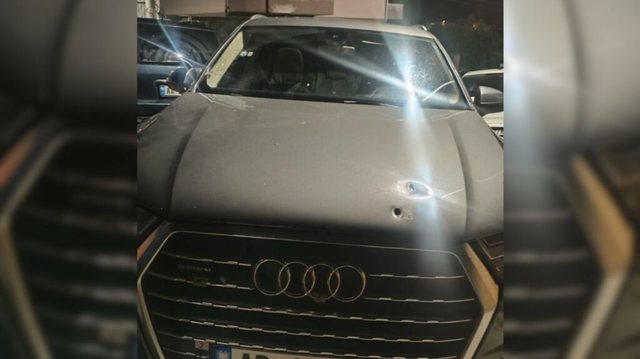 Plumbat në kofanon e “Audit”, dalin pamjet e makinës që iu bë atentat në Tiranë, polici dhe fqinji i tij ishin duke qarkulluar