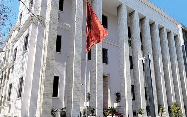 Arresti në burg/ Gjykata e Lartë vendos të hënën për ndryshimin e praktikës