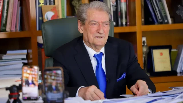 Berisha sulmon Gonzaton: Sillet sikur të ishte ambasadori i Edi Ramës, shpif ndaj opozitës në Bruksel
