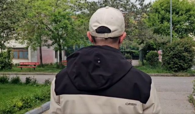 “E prekte në vendet intime”, flet babai i 21-vjeçares që u ngacmua seksualisht nga mjeku në Korçë: Ja çfarë i thoshte mamasë!
