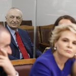 “Presidenti si je?”/ Meta-deputetit Leskaj nga brenda kafazit të xhamtë: Jam i fortë!