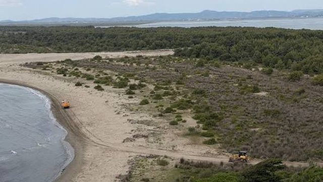 Protesta kundër resortit/ Reagon kompania “Zvërnec South Adriatic Development”: Trualli, pronë private! Do të krijojmë 10 mijë vende pune
