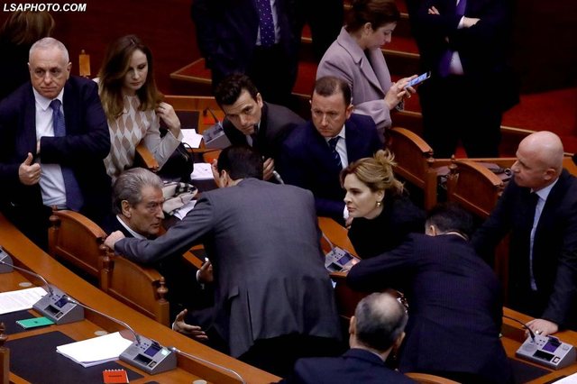 Berisha: Meta nuk ka përdorur kurrë në jetën e tij karta krediti, Monika po!