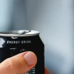 OBSH ngre alarmin: Ndal pijeve energjike dhe me sheqer! Shkaktojnë kancer, mbipeshë, diabet dhe problem dentare
