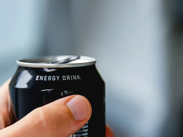 OBSH ngre alarmin: Ndal pijeve energjike dhe me sheqer! Shkaktojnë kancer, mbipeshë, diabet dhe problem dentare