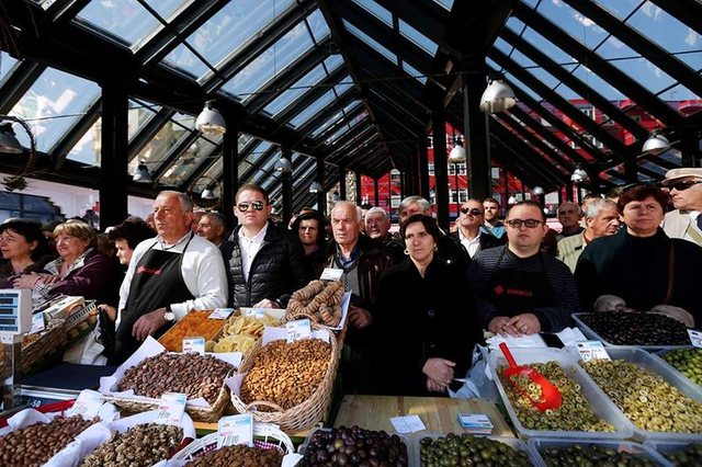 681 lekë në ditë për të jetuar: Një në katër shqiptarë në kufijtë e mbijetesës