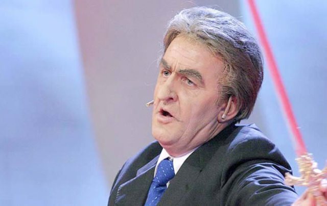 “Fatos Nano donte të tallesha me Berishën në Vlorë, po kisha frikë se merrja plumbin ballit” – Rrëfimi i Agron Llakajt: Desh më arrestuan pse e imitova