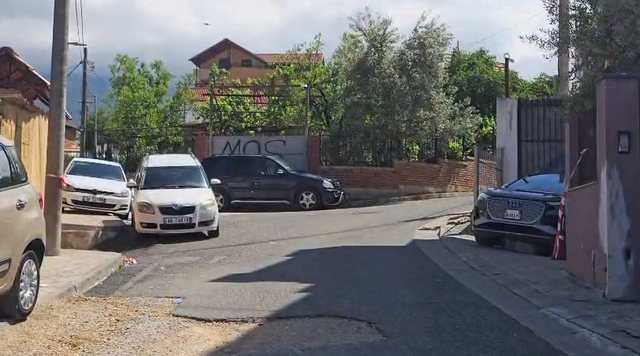 Atentati në Tiranë/ Arrestohet ‘shënjestra’ që theu masën e sigurisë, pezullohet polici dhe shpallen në kërkim dy vëllezër! (Emrat)