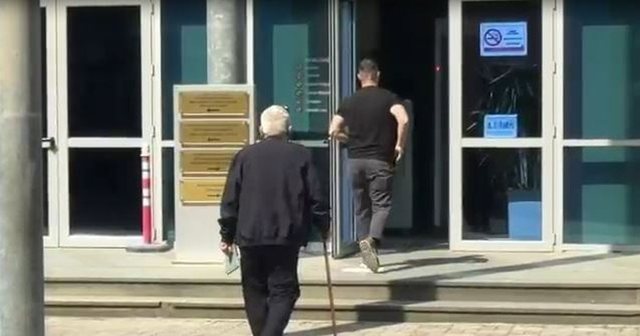 “Djalin ma vranë”/ Gjyqi për pasurinë, babai i Ervis Martinajt: Më vjen turp që pyetem për lecka e tulla! (Dëshmia e plotë)
