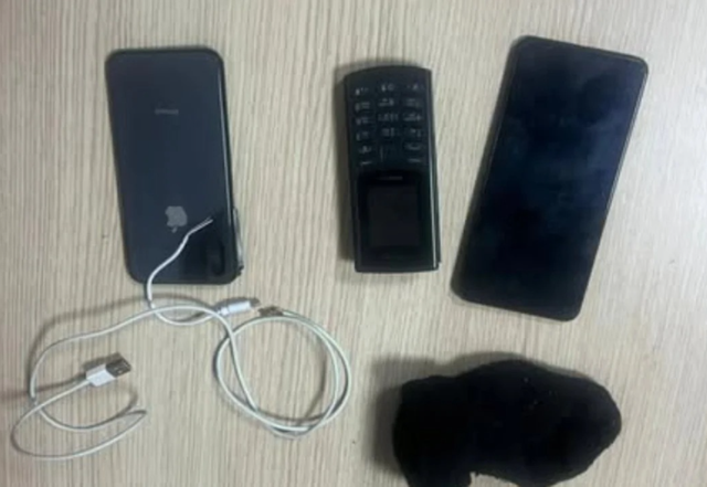 Burgjet e Shqipërisë si dyqane celularësh/ Bastisen qelitë e Shkodrës: Ja sa telefona u gjetën!