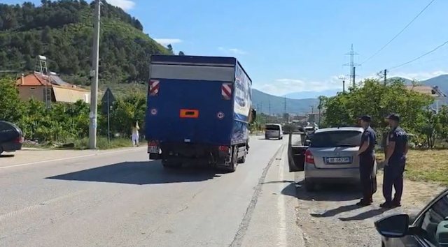 Tragjike në Elbasan/ Makina përplas për vdekje fëmijën 7 -vjeçar teksa shkonte në shkollë, shoqërohej nga nëna
