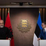 “Starmer na solli shiun, unë ju solla diellin nga Tirana”/ Rama batuta me kryeministrin estonez: Ejani në Shqipëri edhe në dimër, aty s’ka simpati për Putinin