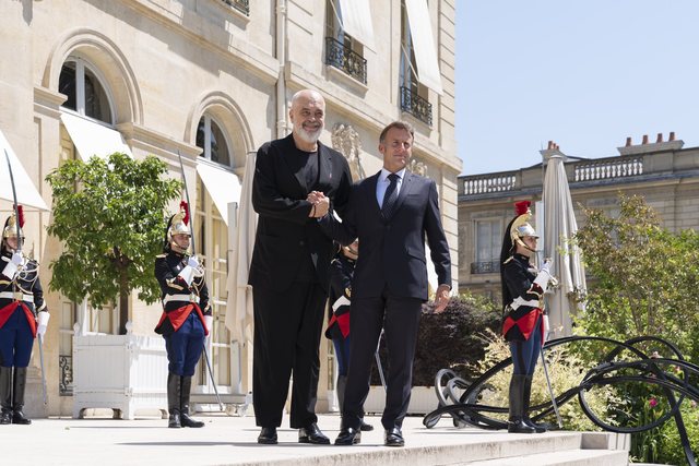 “Franca riafirmon mbështetjen për integrimin e Shqipërisë në BE” – Macron reagon pas takimit me Ramën