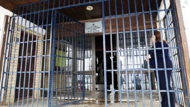 Tragjike/ Ndërrojnë jetë brenda pak orësh dy efektivë të paraburgimit te 313-ta