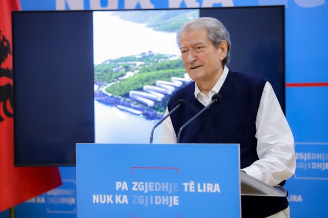 Akuzat e Berishës: Grupi i trafikut të kokainës bleu 15 mijë m² tokë në Jalë me çmim qesharak, 3.2 euro për metër katror