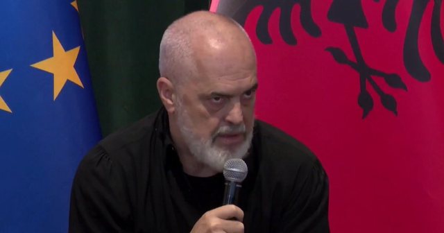 “Flamingot erdhën kur qeverinë e mora unë” – Rama i përgjigjet gazetares së huaj: Nuk më jep dot askush leksione mua për mjedisin