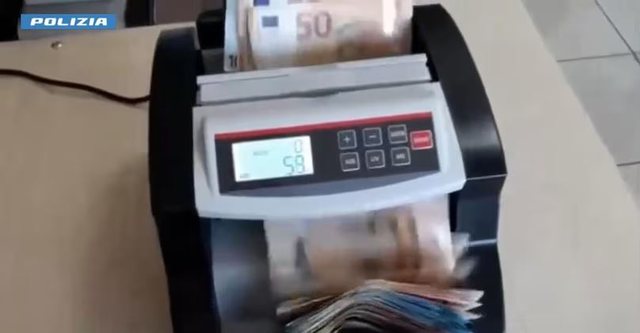 Një bankë për të pastruar paratë e drogës në Itali, mes klientëve edhe bandat shqiptare