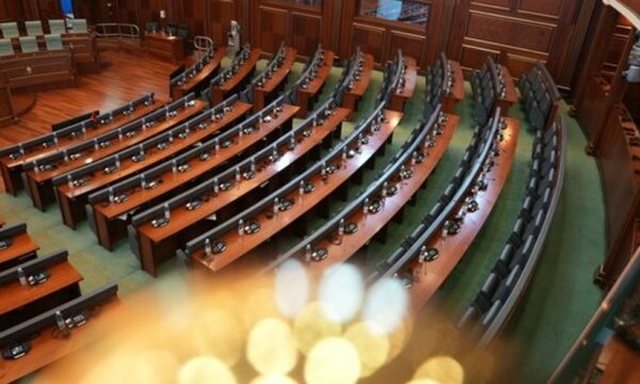 101 deputetë rikthehen në Kuvendin e Kosovës, vetëm 9 emra të rinj në legjislaturën e re!