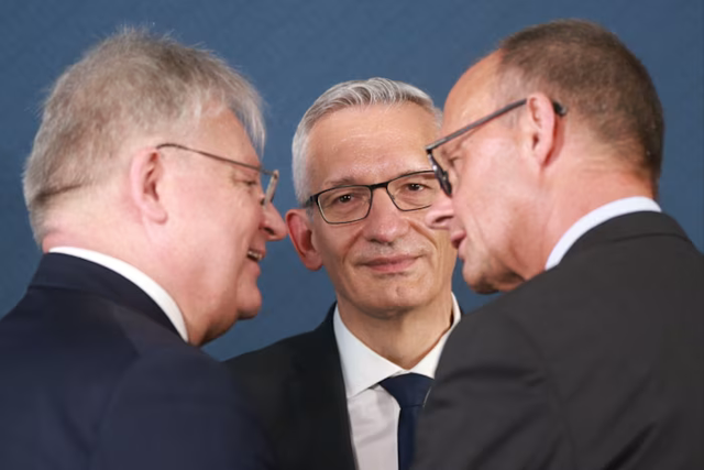 Gjermania po i heq “prangat” shërbimit sekret