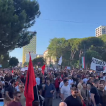 Dita e gjashtë e protestës, qytetarët mblidhen para Kryeministrisë