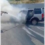 Detaje/ Automjeti përfshihet nga flakët në Llogara, teksa ecte në rrugë!