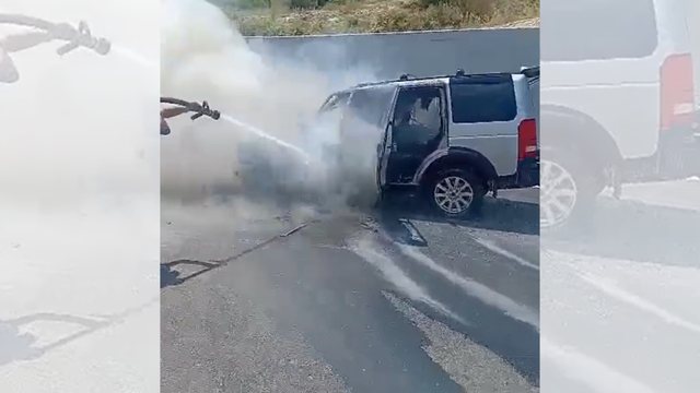 Detaje/ Automjeti përfshihet nga flakët në Llogara, teksa ecte në rrugë!