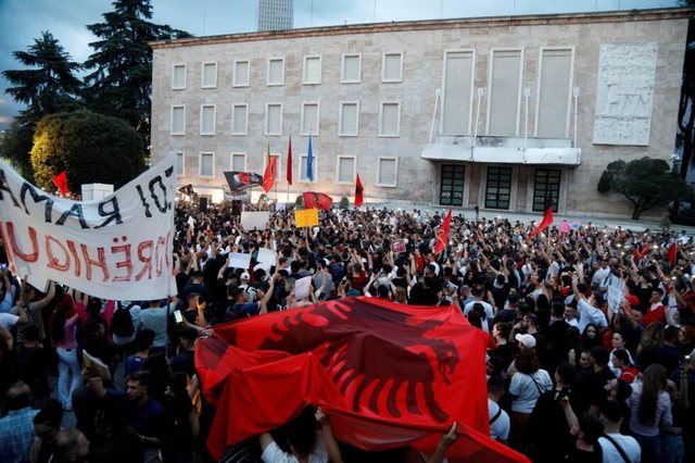 PD vendos t’i bashkohet “jozyrtarisht” protestës së qytetarët, zbulohet mesazhi