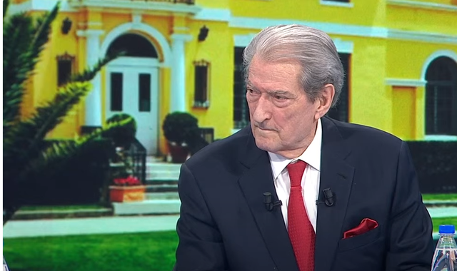 Gazetari: Berishës nuk i është hequr “non grata”, thjesht i kanë lejuar të shkojë në SHBA për vizita mjekësore