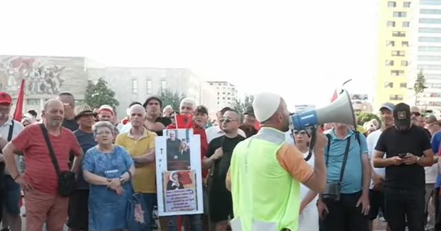 Temperaturat e larta, ndryshon orari i protestës
