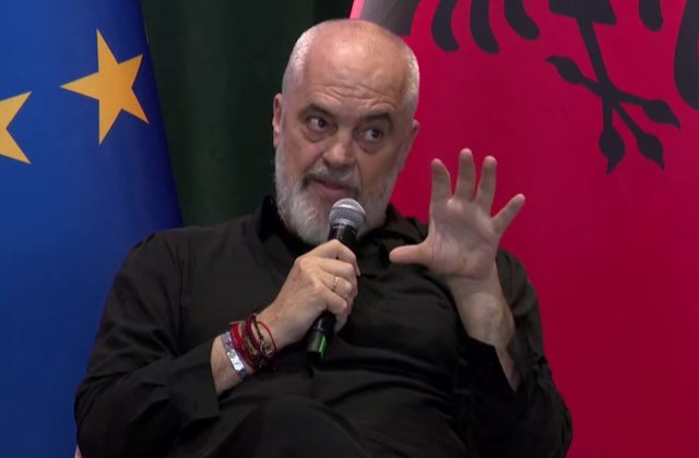 Brukseli tha se Zvërneci rrezikon anëtarësimin në BE, Rama i përgjigjet gazetarit: Kush e tha, se nuk i kam dëgjuar?